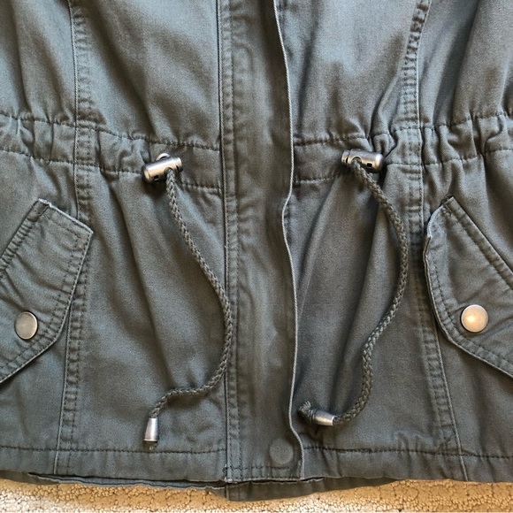 Women’s Utility Vest - Picture 5 of 8